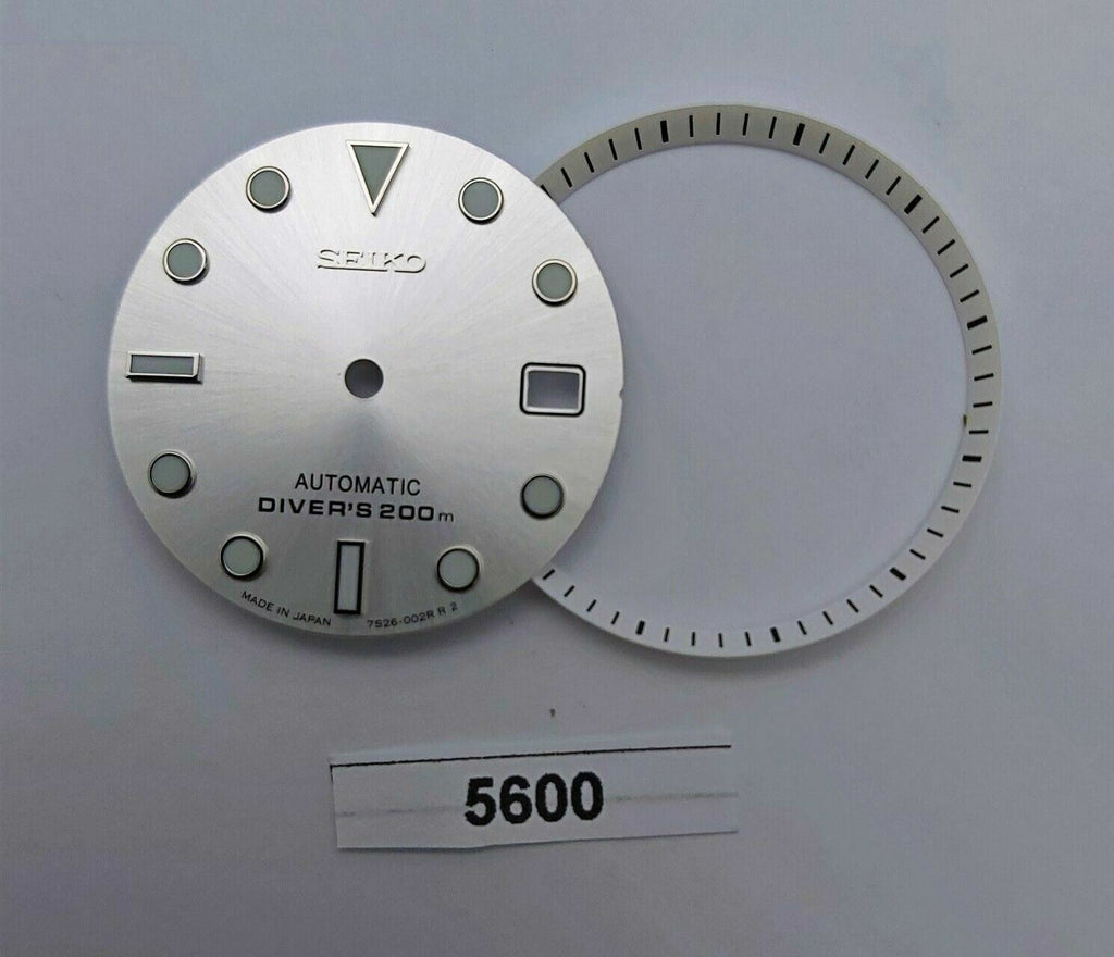 SEIKO SUBMARINE STYLE SILVER SUNBURST 7S26 0020 DIAL MINUTE TRACK SET WATCH 5600