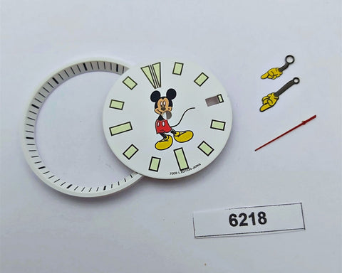 SEIKO MICKEY MOUSE DIAL GLOVED HANDS MINUTE TRACK 7002 7000 WATCH RED VER. 6218