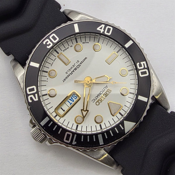 99 SEIKO 7S26 0050 SKX023 MENS DAY DATE SERVICED SS WATCH US TARIFF PAID 973653
