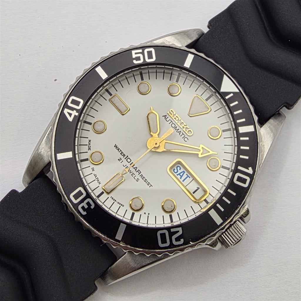 99 SEIKO 7S26 0050 SKX023 MENS DAY DATE SERVICED SS WATCH US TARIFF PAID 973653