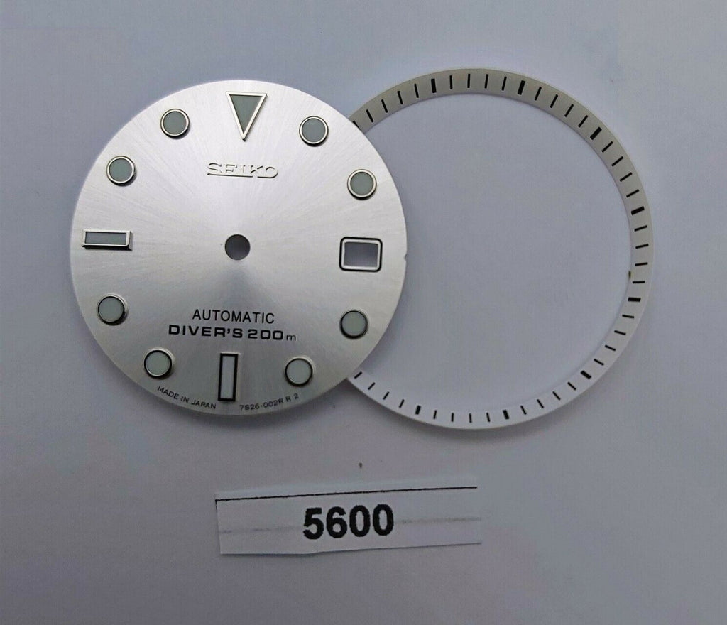 SEIKO SUBMARINE STYLE SILVER SUNBURST 7S26 0020 DIAL MINUTE TRACK SET WATCH 5600