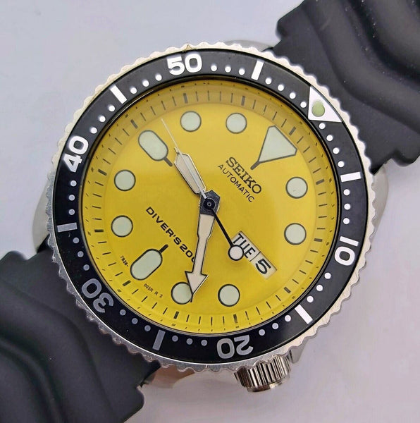 02 SEIKO 7S26 0020 SKX007 AUTO MENS YELLOW DAY DATE 201979 EU SHIP SERVCED WATCH