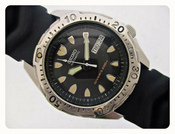 1996 SEIKO 7S26 0010 AUTO MIDSIZE DAY DATE DIVE SS 600084 EU SHIP SERVICED WATCH